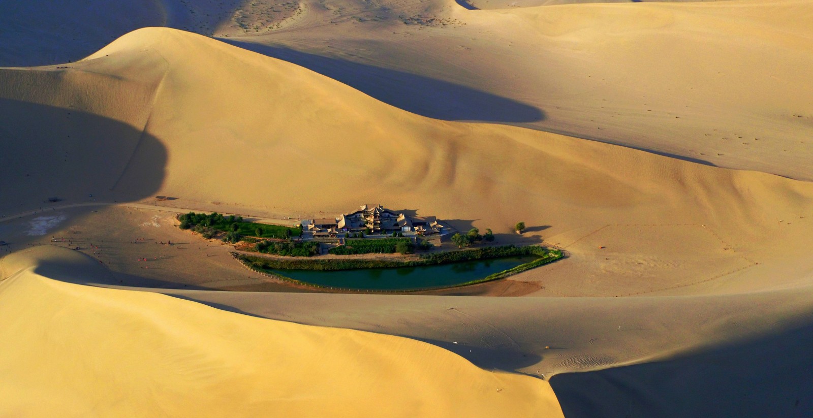 Lake-Crescent-Dunhuang